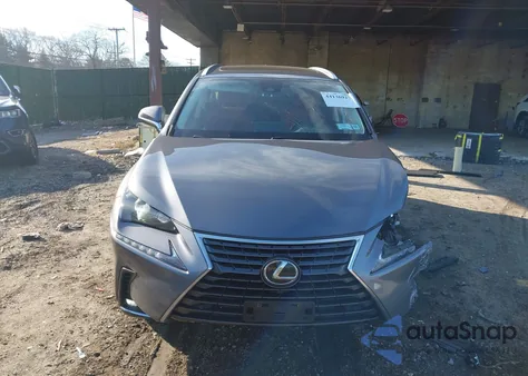 2021 Lexus Nx 300 z USA, uszkodzony, nr VIN JTJDARDZ6M2241743